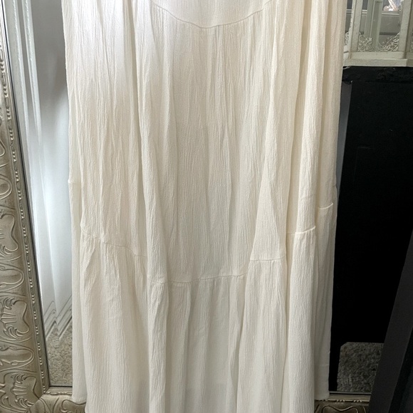 ILLA ILLA soft white cut out Maxi Dress- L - Picture 7 of 9